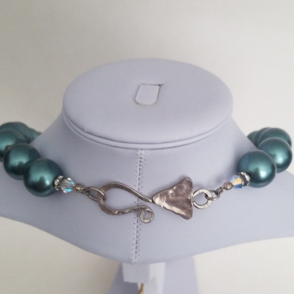 Genuine pearls and Swarovski crystals necklace - Picture 3 of 3